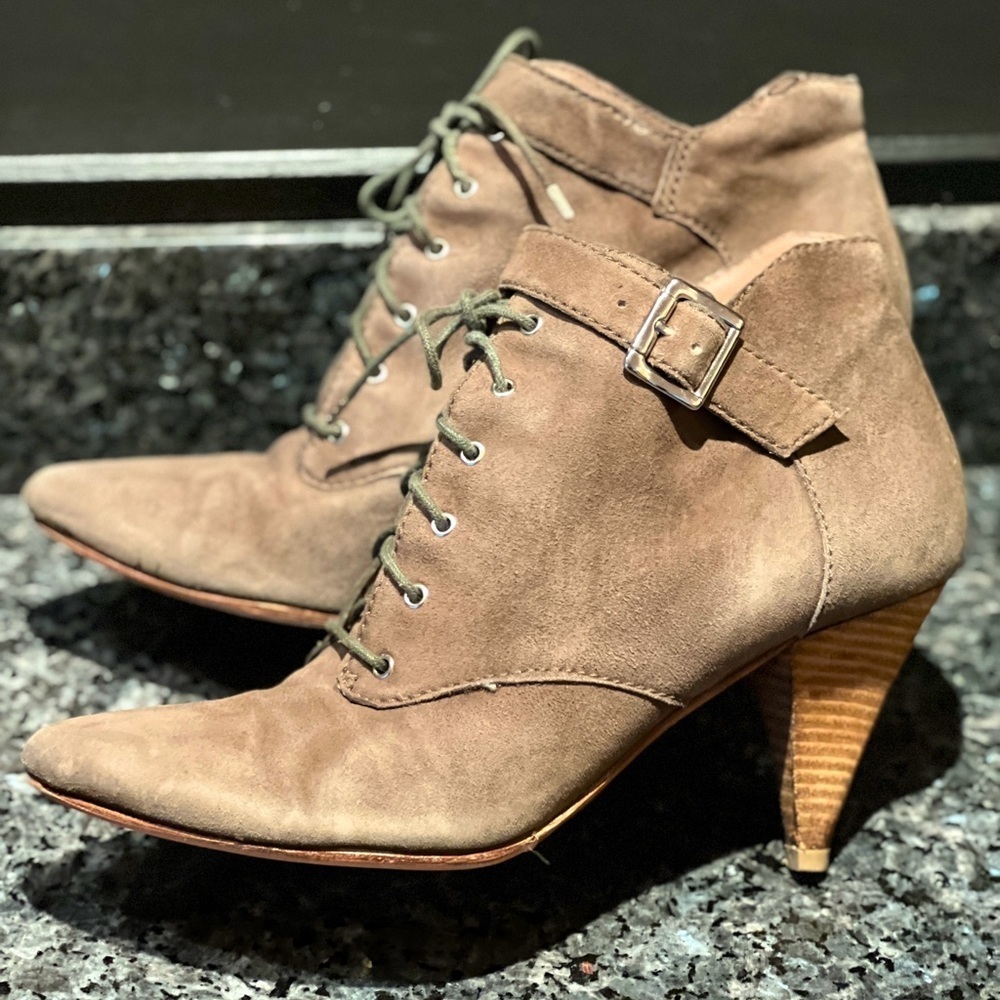 Belle by Sigerson Morrison suede booties sz 9